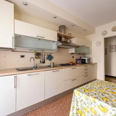 Joivy Cosy Family Flat Near Sturla Beach Genua